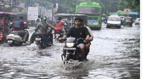 राजधानी दिल्ली-एनसीआर में भारी बारिश, शहर के कई हिस्सों में जलभराव